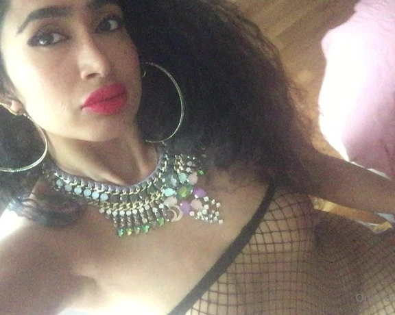 Ruby Ali aka rubyali OnlyFans - Snake moves