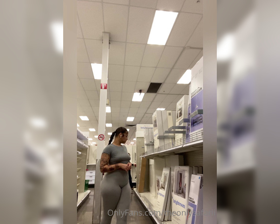 Theonlysafarii aka theonlysafarii OnlyFans - Titties in Target