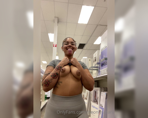 Theonlysafarii aka theonlysafarii OnlyFans - Titties in Target