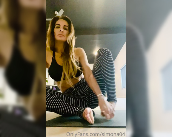 Simona04 aka simona04 OnlyFans - Get up ,I’m almost done with my first Starbucks so… just saying