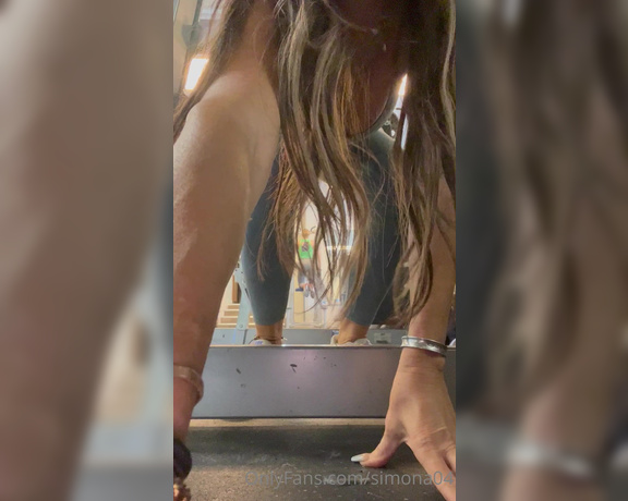 Simona04 aka simona04 OnlyFans - Building a booty