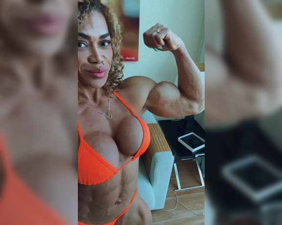 Amy Muscle aka amymuscle OnlyFans - Ready for Muscle Beach lol