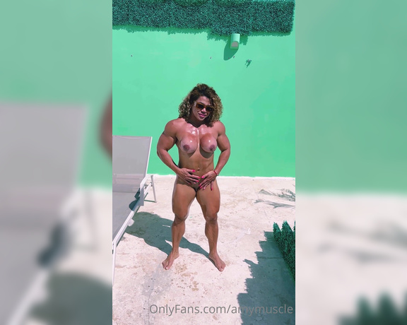 Amy Muscle aka amymuscle OnlyFans - Oil and muscles is a sexy combination