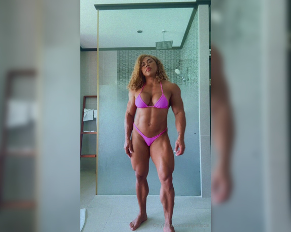 Amy Muscle aka amymuscle OnlyFans - Can I flex on you