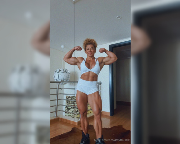 Amy Muscle aka amymuscle OnlyFans - Muscles are getting crazy…