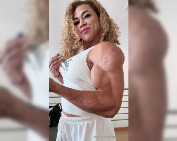 Amy Muscle aka amymuscle OnlyFans - My Massive Pumped Biceps