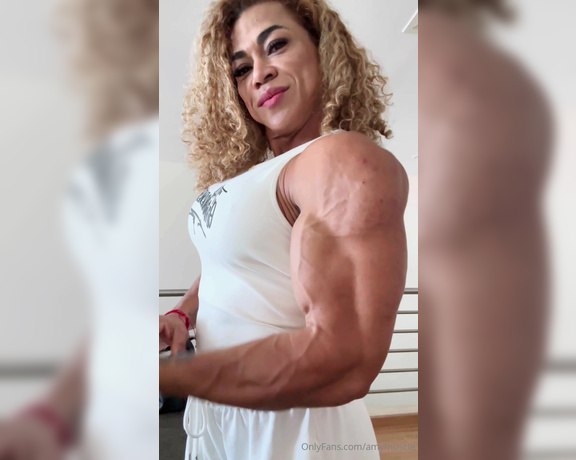 Amy Muscle aka amymuscle OnlyFans - My Massive Pumped Biceps