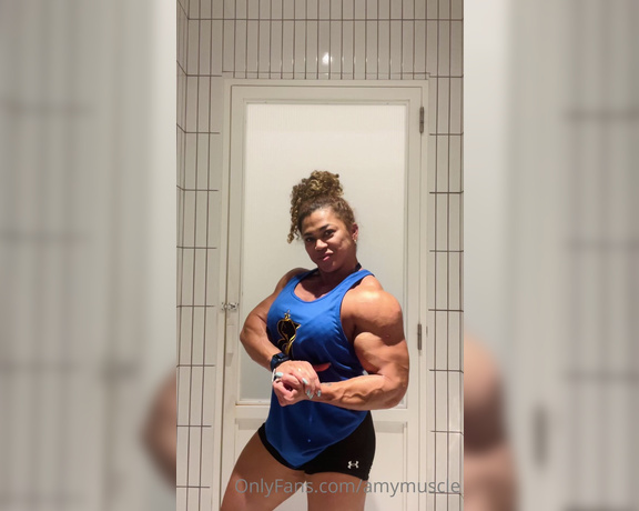 Amy Muscle aka amymuscle OnlyFans - Huge biceps pump today!
