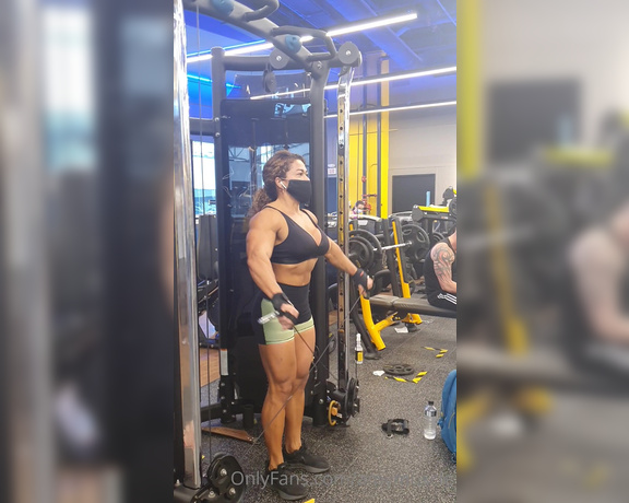 Amy Muscle aka amymuscle OnlyFans - Saturday training, shoulder and triceps workfbb female muscle latina