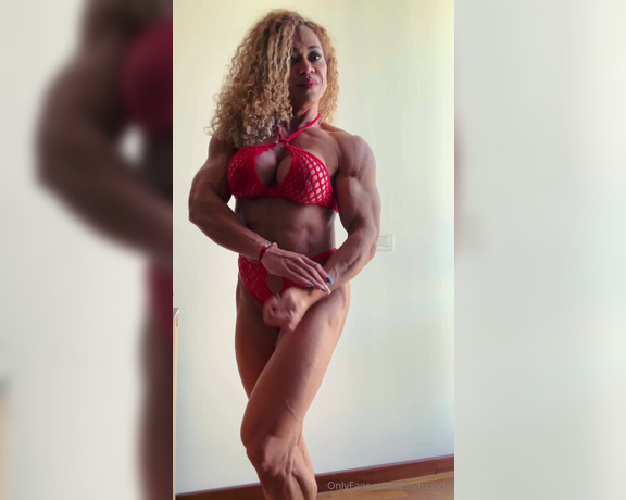 Amy Muscle aka amymuscle OnlyFans - Posing 1 Day before my Bodybuilding show where I won 1st place This was about