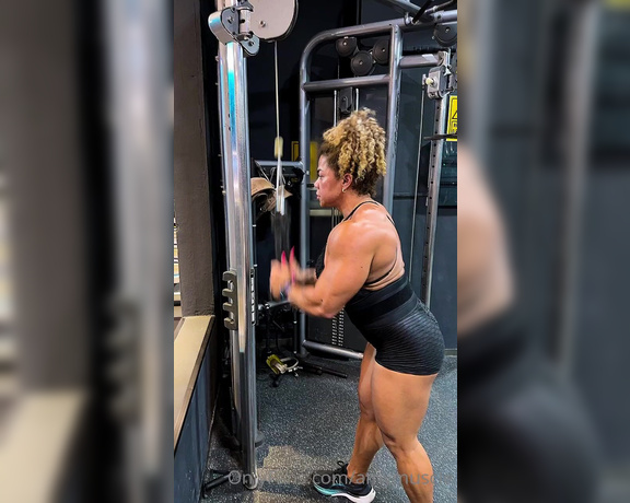 Amy Muscle aka amymuscle OnlyFans - Some gym work…