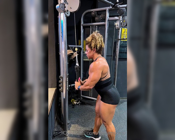 Amy Muscle aka amymuscle OnlyFans - Some gym work…