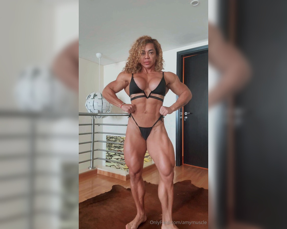Amy Muscle aka amymuscle OnlyFans - Everyday is Flex Day