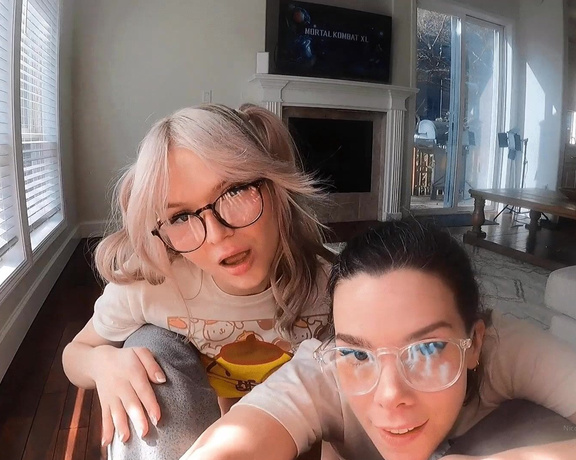 Nicole Emma Vaunt aka vauntastic OnlyFans - Would you cum on our glasses