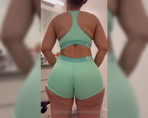 Robynbanks aka robynbanks OnlyFans - Getting ready for the gym
