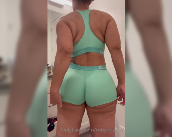 Robynbanks aka robynbanks OnlyFans - Getting ready for the gym