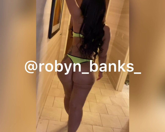 Robynbanks aka robynbanks OnlyFans - If you want me to keep going