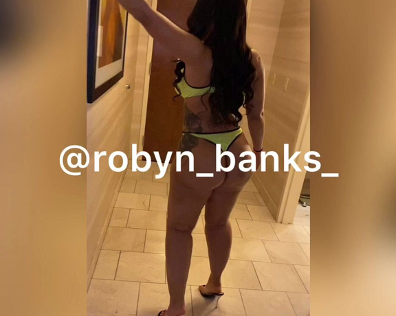 Robynbanks aka robynbanks OnlyFans - If you want me to keep going