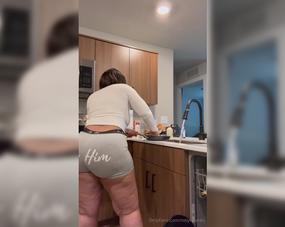 Robynbanks aka robynbanks OnlyFans - Just around the house cooking for him”