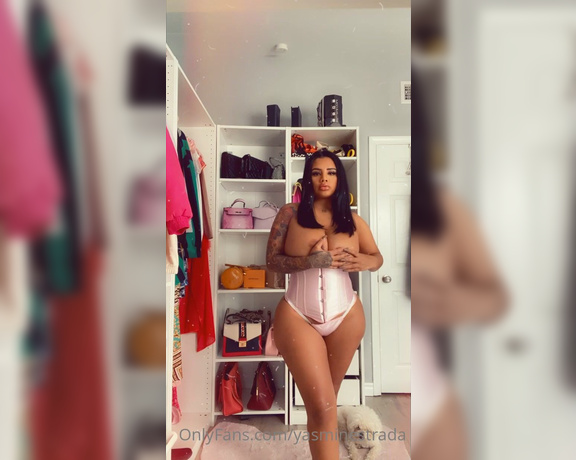 Yasmin Estrada aka yasminestrada OnlyFans - Lady in pink