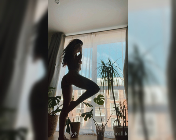 Flik Renée aka lovefromflik OnlyFans - Hey there neighbours Fancy stretching with