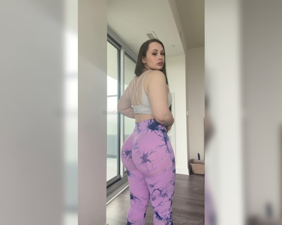 Thickfitsteph aka snowbunnysteph OnlyFans - Why are you staring