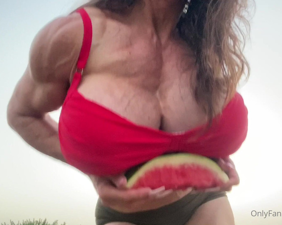 Lalliboop aka lalliboop OnlyFans - Watermelon lifting should be an Olympic sport as well as an erotic spectacle Curl 85kg approx