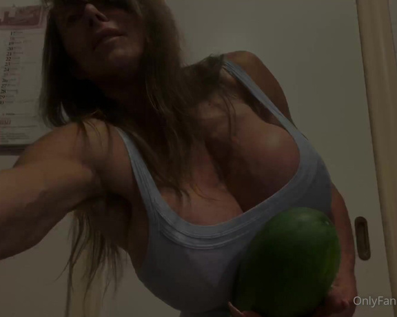 Lalliboop aka lalliboop OnlyFans - Currently, courgettes are my passion Attualmente le zucchine sono la mia passione