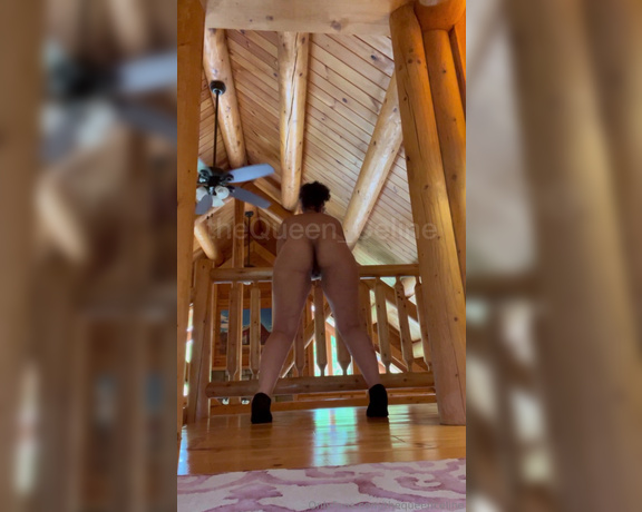 Queen Celine aka thequeenceline OnlyFans - On vacay but my ass sounds so good when I clap in here! Full vid available