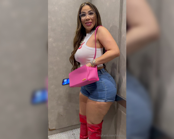 Gigi Torres aka blahgigi OnlyFans - LETS GO OUTSIDE PAPI