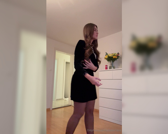 Juliette Claire aka julietteclaire OnlyFans - Get ready with me for New Year’s Eve