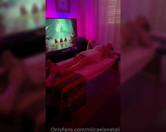 Mica Natali aka miicaelanatali OnlyFans - Foot massagesome of you told me that you want to do this…