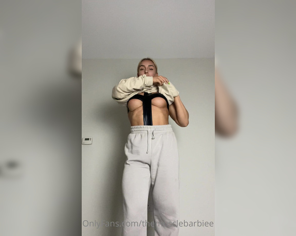 TheMuscleBarbie aka themusclebarbiee OnlyFans - Let me tease you