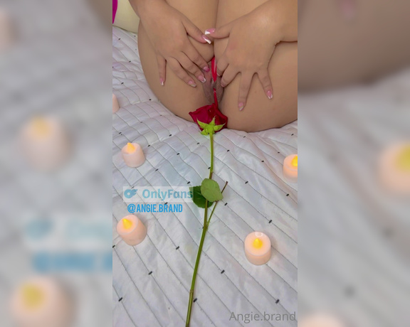 Angie Brand aka angie.brand OnlyFans - Feliz da de hacer el amor con la amistad Quieres ser mi oso