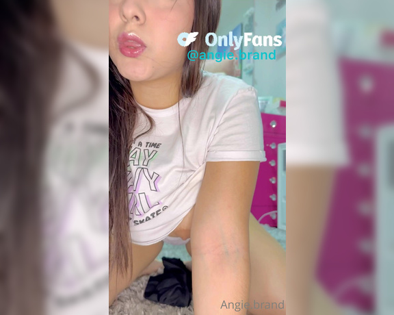 Angie Brand aka angie.brand OnlyFans - Aqu un adelanto de todo el video MASTURBANDOME EN MI CUARTO, lo hice ya que