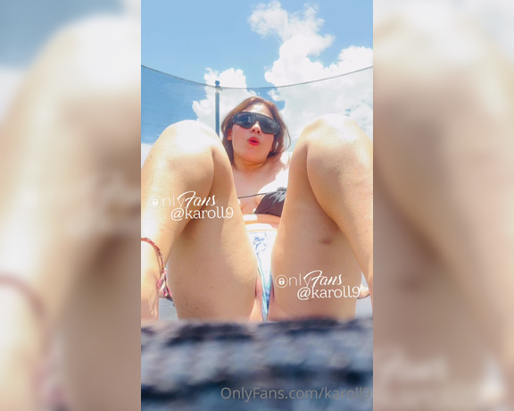 Karoll9 aka karoll9 OnlyFans - Mis amores haba una pareja no pude quitarme mi tanga pero que rico sera a ver