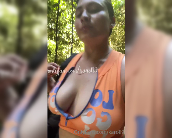 Karoll9 aka karoll9 OnlyFans - Una caminata muy caliente