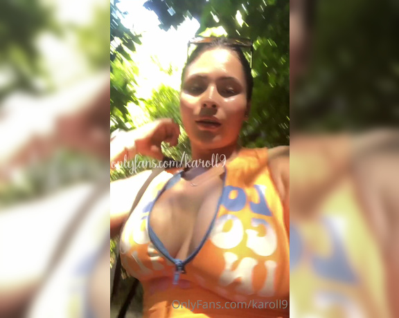 Karoll9 aka karoll9 OnlyFans - Una caminata muy caliente