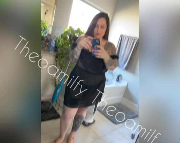 Theodora Jayde aka inkedmamii OnlyFans - I cook dinner in my outfits too