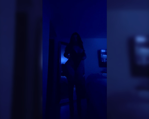 Greekcurves - Like this if u wanna see me LIVE vh (01.02.2021)