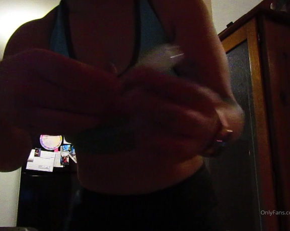 Hatchbackhoe - Sweaty after my workout and cleaning my apartment, taking some dabs and showin off my tits. 26 (08.10.2019)