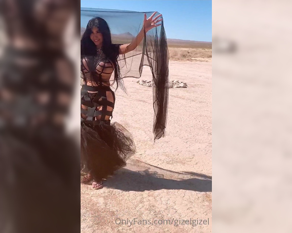 Gizelgizel - Bts hot girl summer in the dessert DE (29.08.2021)