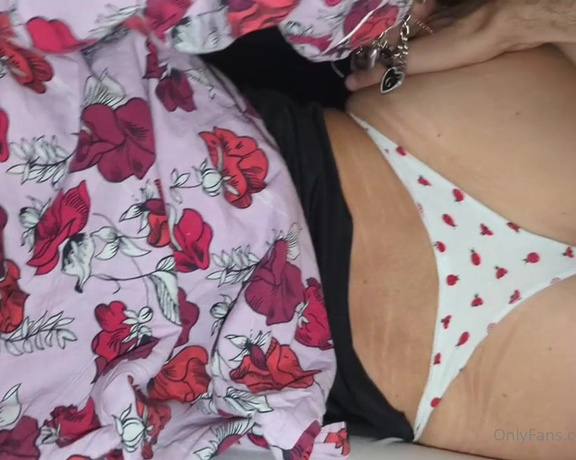 Giulia Leone aka giulialeone OnlyFans - Buongiorno, stamattina ero molto assonnata ma per dovere coniugale non potevo dire no Forse