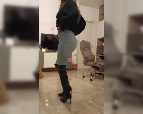 Giulia Leone aka giulialeone OnlyFans - Ho comprato gli stivali da cavallerizza, vi piacciono