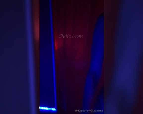 Giulia Leone aka giulialeone OnlyFans - Seguimi ti porto in stanza con