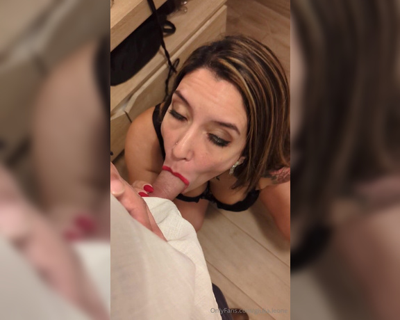 Giulia Leone aka giulialeone OnlyFans - Forse avrebbero voluto raggiungermi in bagno