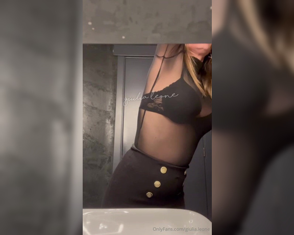 Giulia Leone aka giulialeone OnlyFans - Rivedendomi capisco perch al ristorante, il giorno della festa della donna, ero molto guardata Vi piace