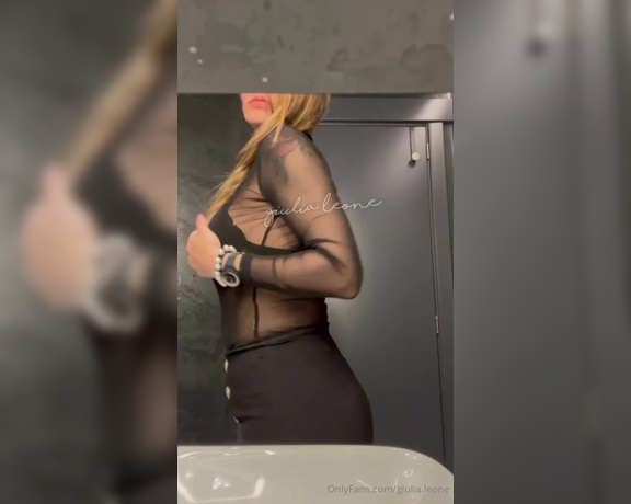 Giulia Leone aka giulialeone OnlyFans - Rivedendomi capisco perch al ristorante, il giorno della festa della donna, ero molto guardata Vi piace