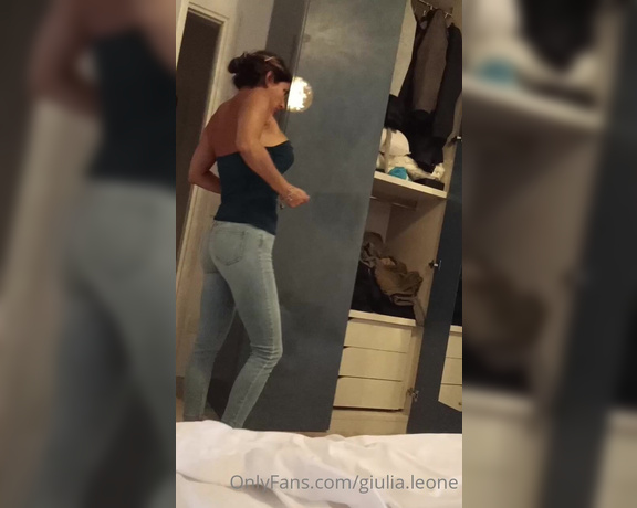 Giulia Leone aka giulialeone OnlyFans - Quando metto i pantaloni Marco apprezza sempre Ieri ero vestita cos Suo cugino di secondo grado