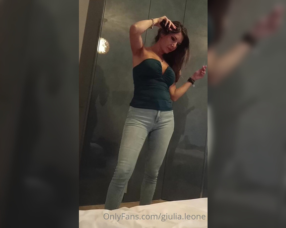 Giulia Leone aka giulialeone OnlyFans - Quando metto i pantaloni Marco apprezza sempre Ieri ero vestita cos Suo cugino di secondo grado